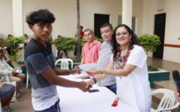 Premian a los ganadores del XI Concurso Local Artesanal de Sombrero de Palma