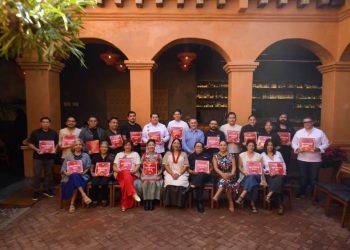 Reciben 23 restaurantes oaxaqueños placas de la Guía Michelin 2025 por su excelencia culinaria